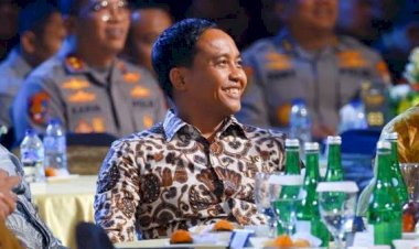 Menhut-Puji-Polisi-Teladan-Penerima-Hoegeng-Awards-2025:-Luar-Biasa,-Keren-Sekali!
